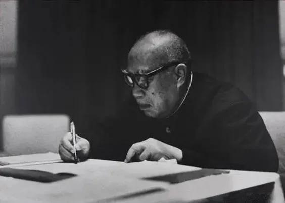 *德朱**：倾心为国志无违