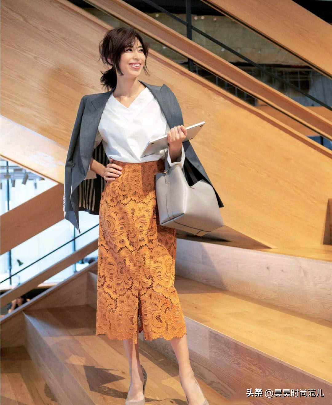 碎花裙怎么搭可以美一个秋天,碎花裙怎样搭配出时尚感好看