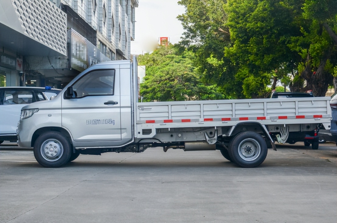 五菱荣光新卡双后轮会增加油耗吗,五菱荣光新卡双后轮买的人多吗