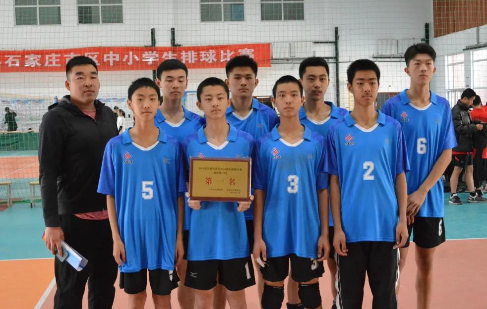 获奖荣誉奖牌,足球冠军领奖碎步庆祝