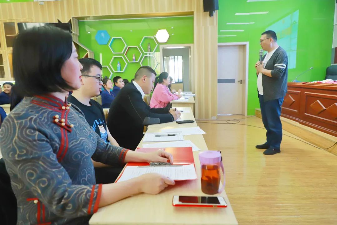 清明祭英烈警营朗诵,向英烈致敬清明诗歌朗诵小学生