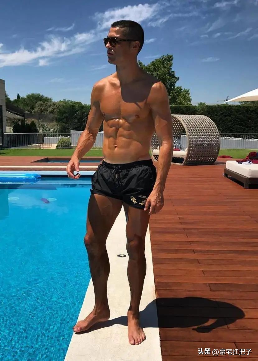 C罗9套豪宅曝光，女友花半小时才走到客厅，车库有超20辆顶级跑车