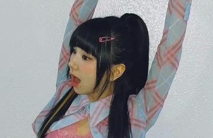 从人气垫底到拥有百万直拍的鬼马爱豆！她怎么变美的？