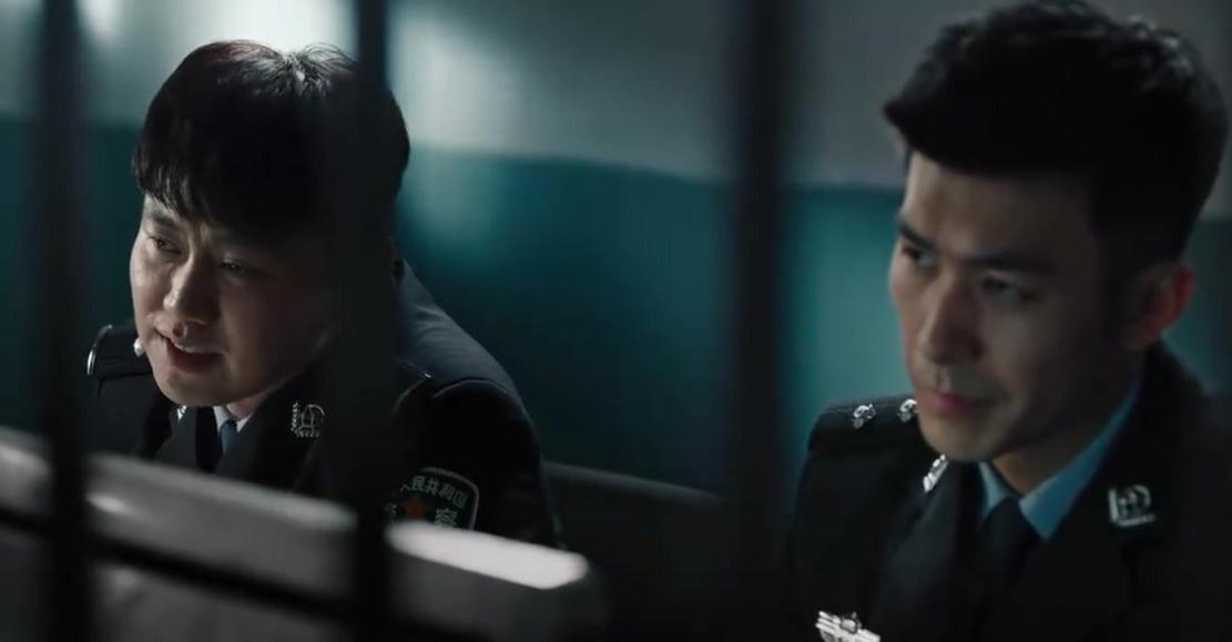 厦门一男子因贩卖枪型钥匙扣被抓,男子售卖钥匙扣