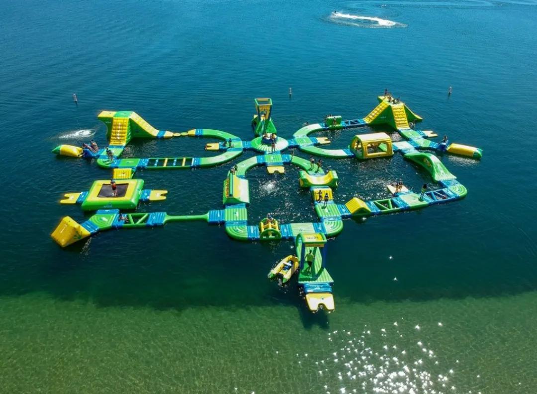 加拿大巨大的充气水上乐园,加勒比水上乐园充气