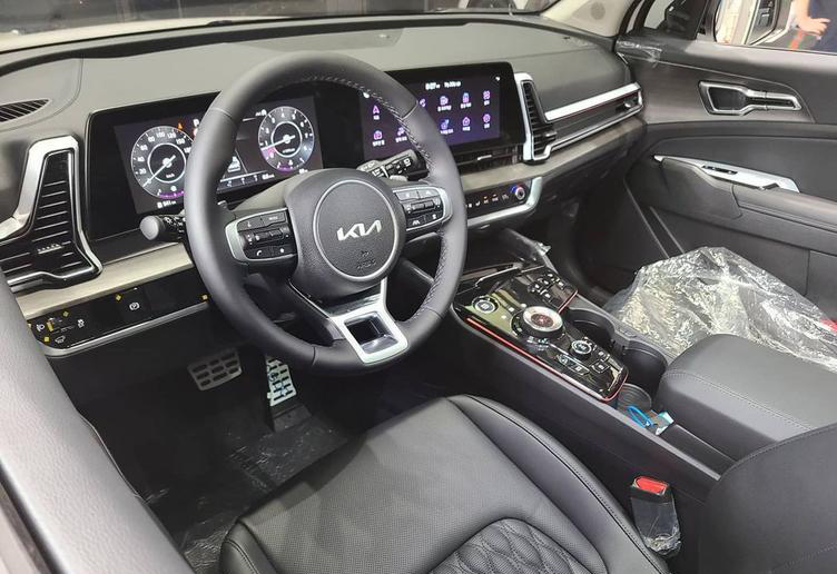 比预想的好看！新一代狮跑海外实拍，新增运动套件，联体屏是亮点