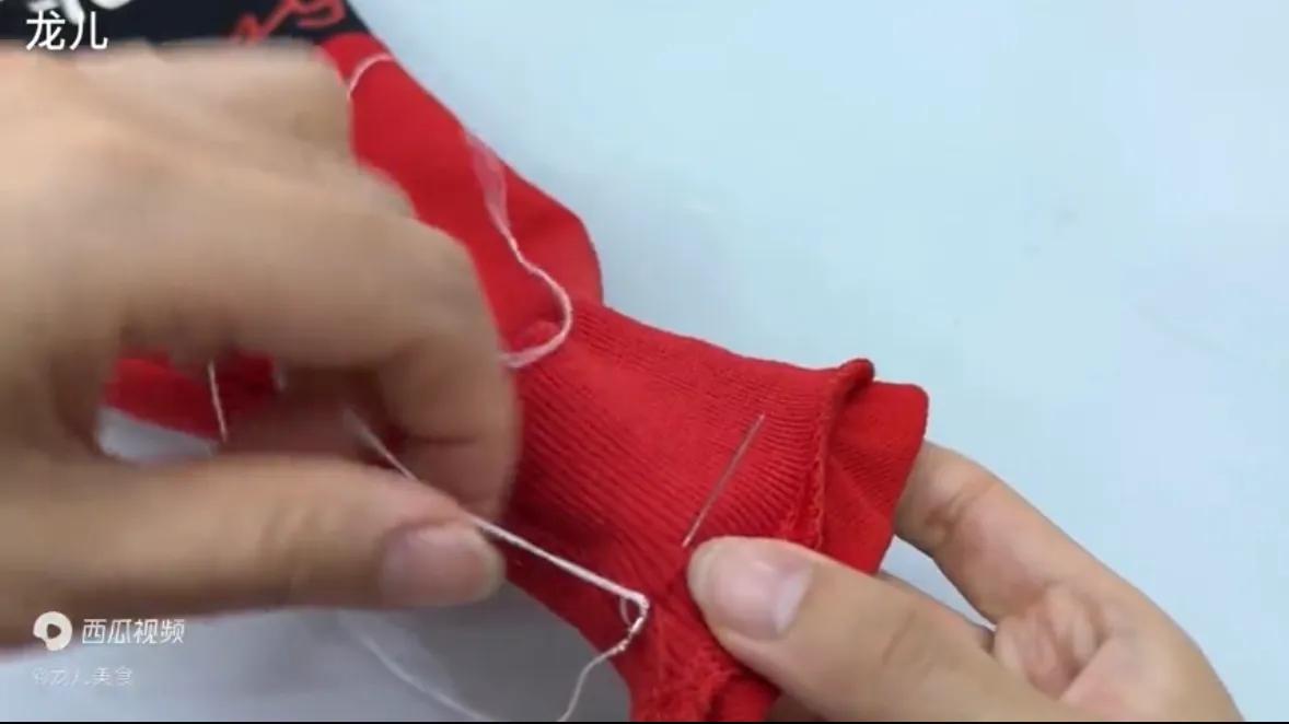 衣服袖子长了原来不用剪，学会这招，轻松改短无痕迹，方法真实用