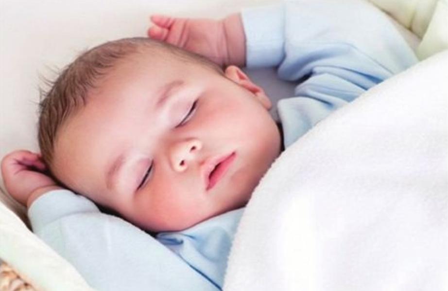 宝宝手脚冰冷还要物理降温吗,宝宝手脚凉是要保温还是散热