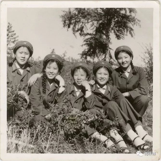 战友作品:“北极”女兵(黄爱明)梅梓祥