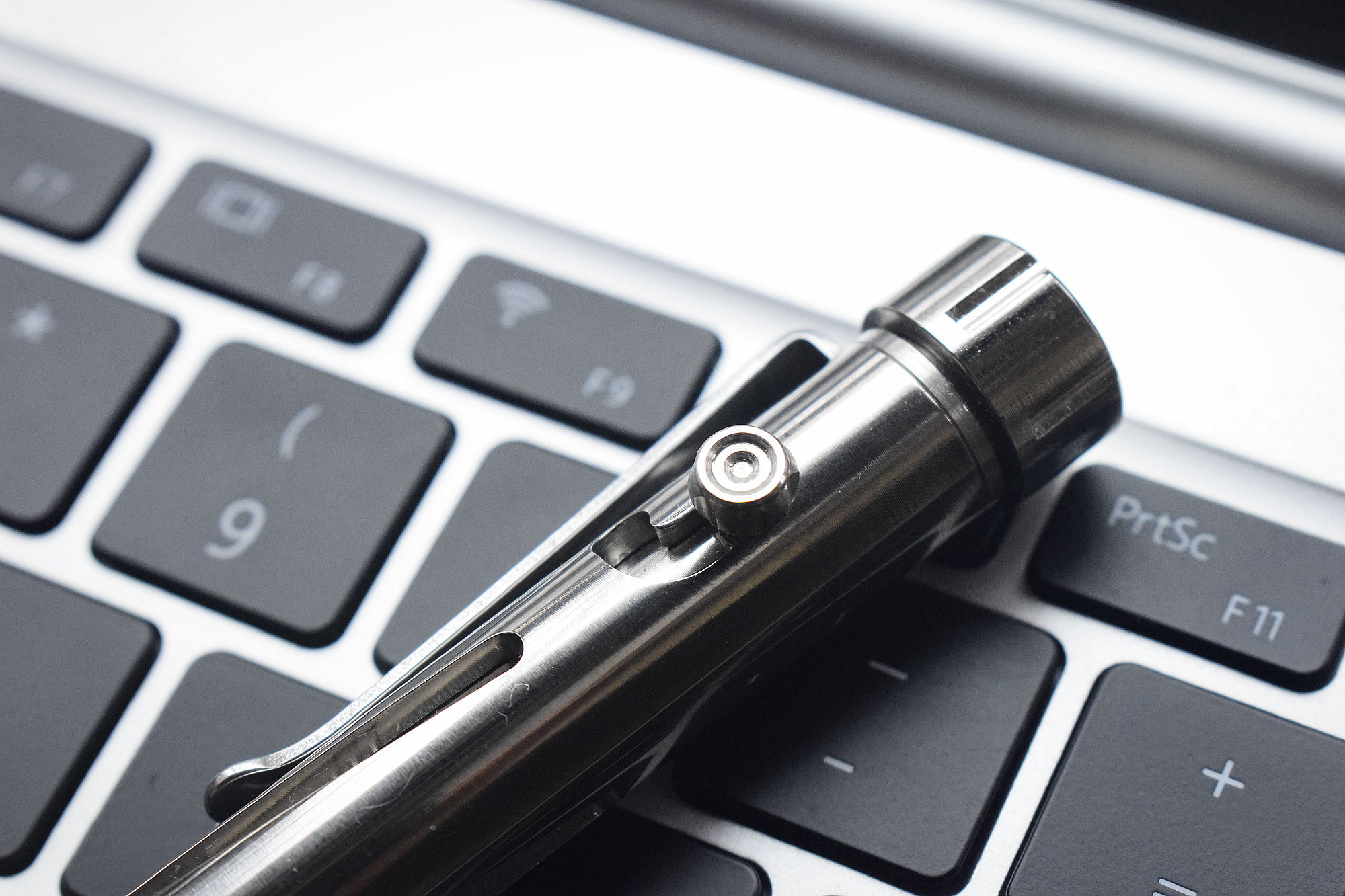 一笔多能，危急时刻展身手！弘安保罗“钛锐”战术笔体验