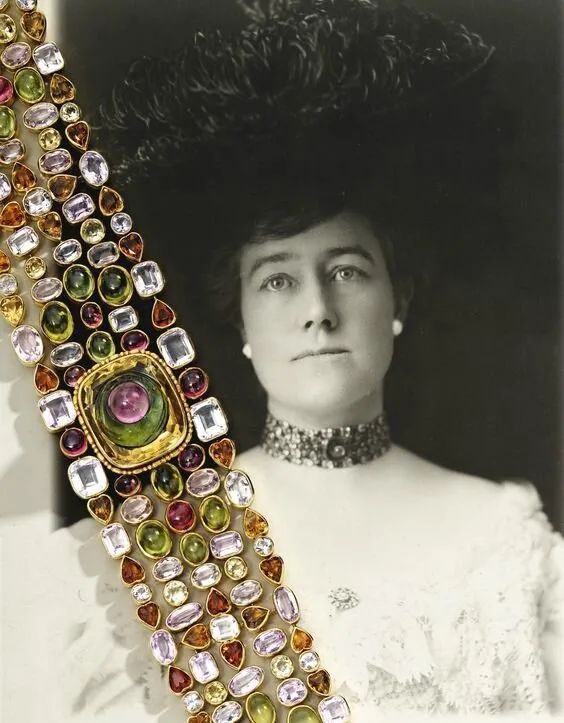 作品特火人不火?这次终于藏不住了!给你深扒这位低调传奇大师