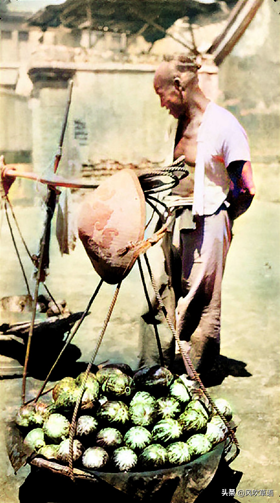 1928年的北京街头，黑猪过处黄尘四起，茶馆门前“葛大爷”现身