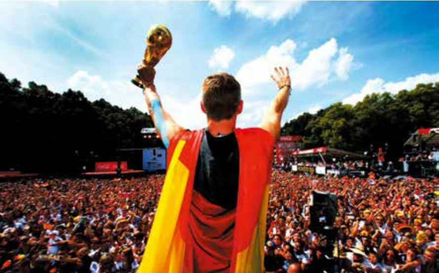 被选择的领袖——巴斯蒂安·施魏因施泰格，一个夏天的童话