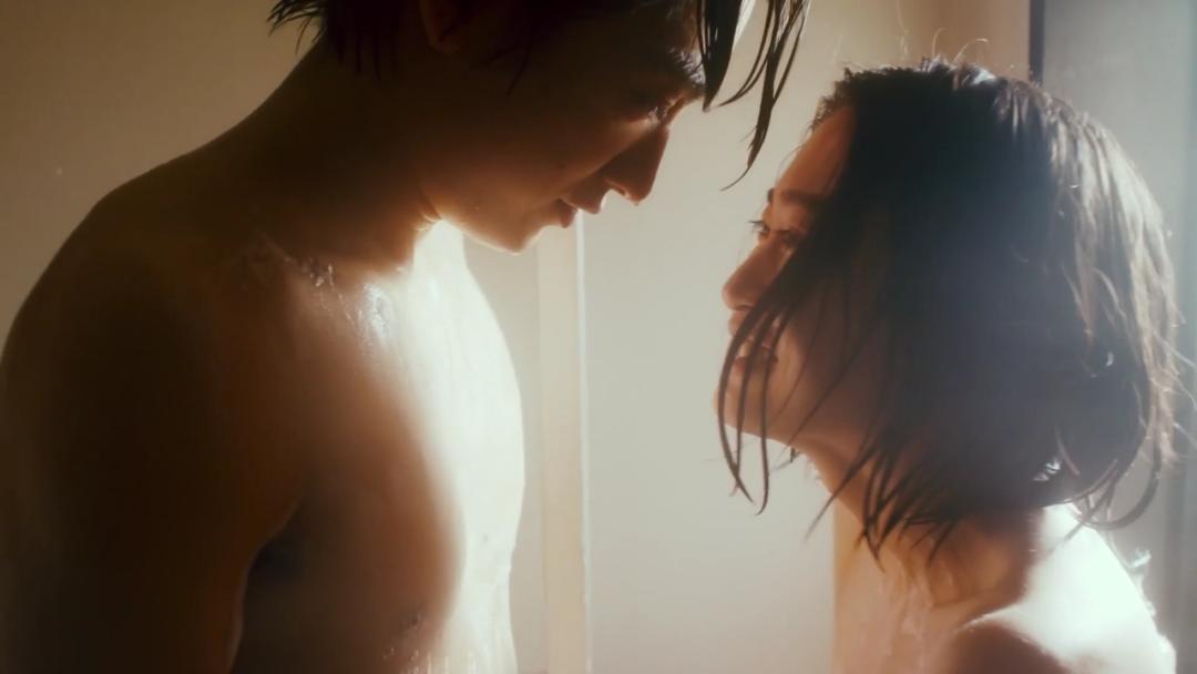 尺度炸裂全无删减，情色充斥竟*欲情**全无？穿过性，她终于学会爱