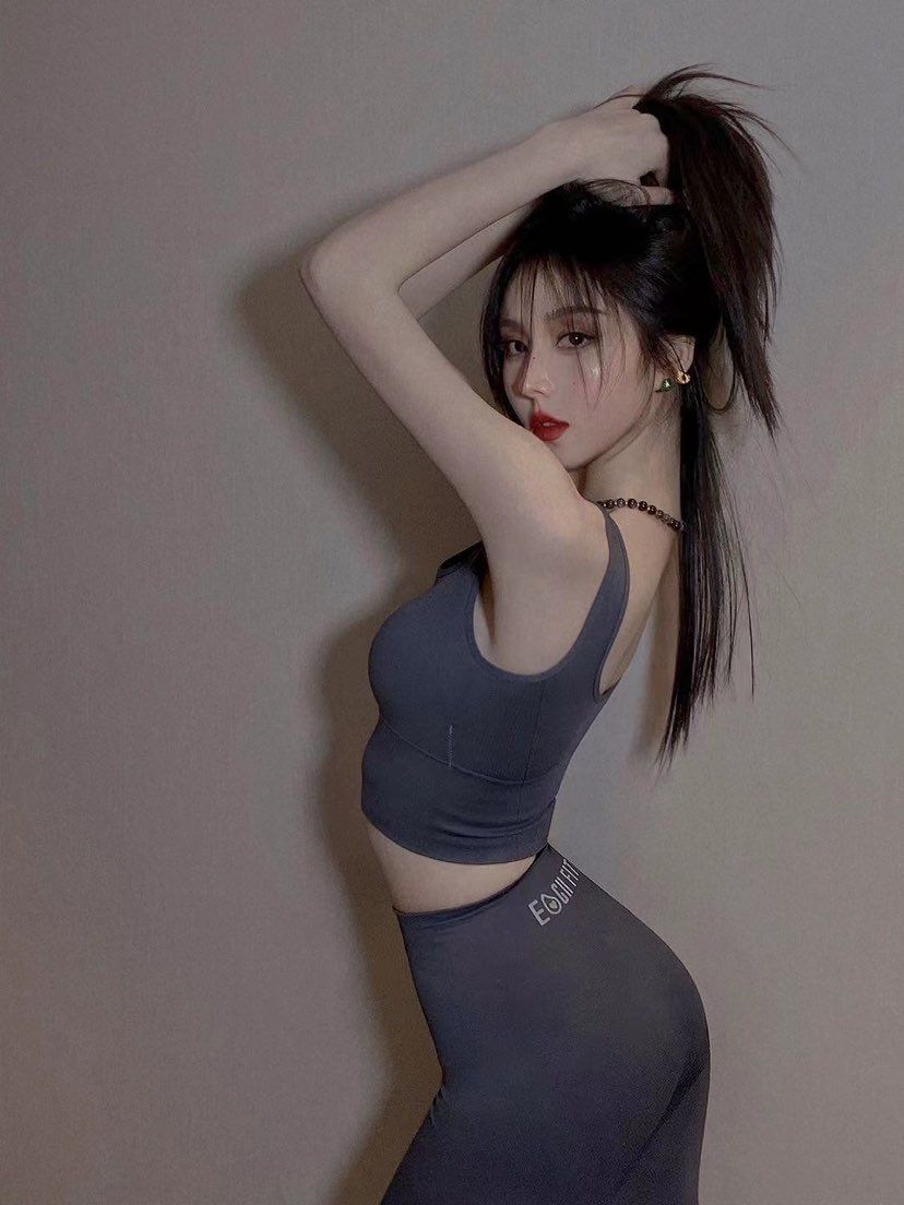 每个男孩子都应该有一个女朋友，如果你没有，那我就是