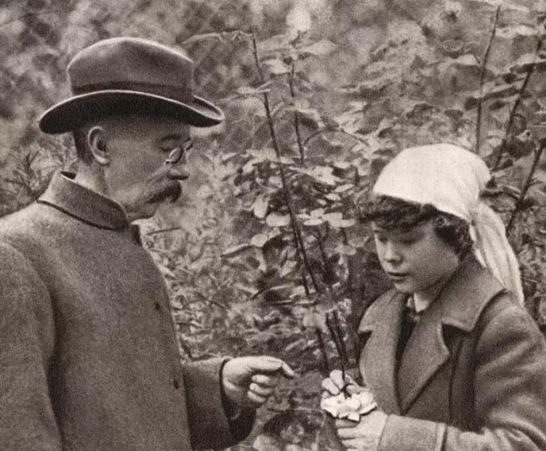 叶向真回忆父亲*剑英叶**：为陈毅病情拍桌发怒