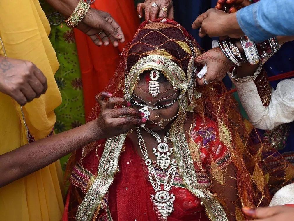 揭秘印度“圣女”真实生活:十几岁就沦为高级僧妓,最终孤独终老