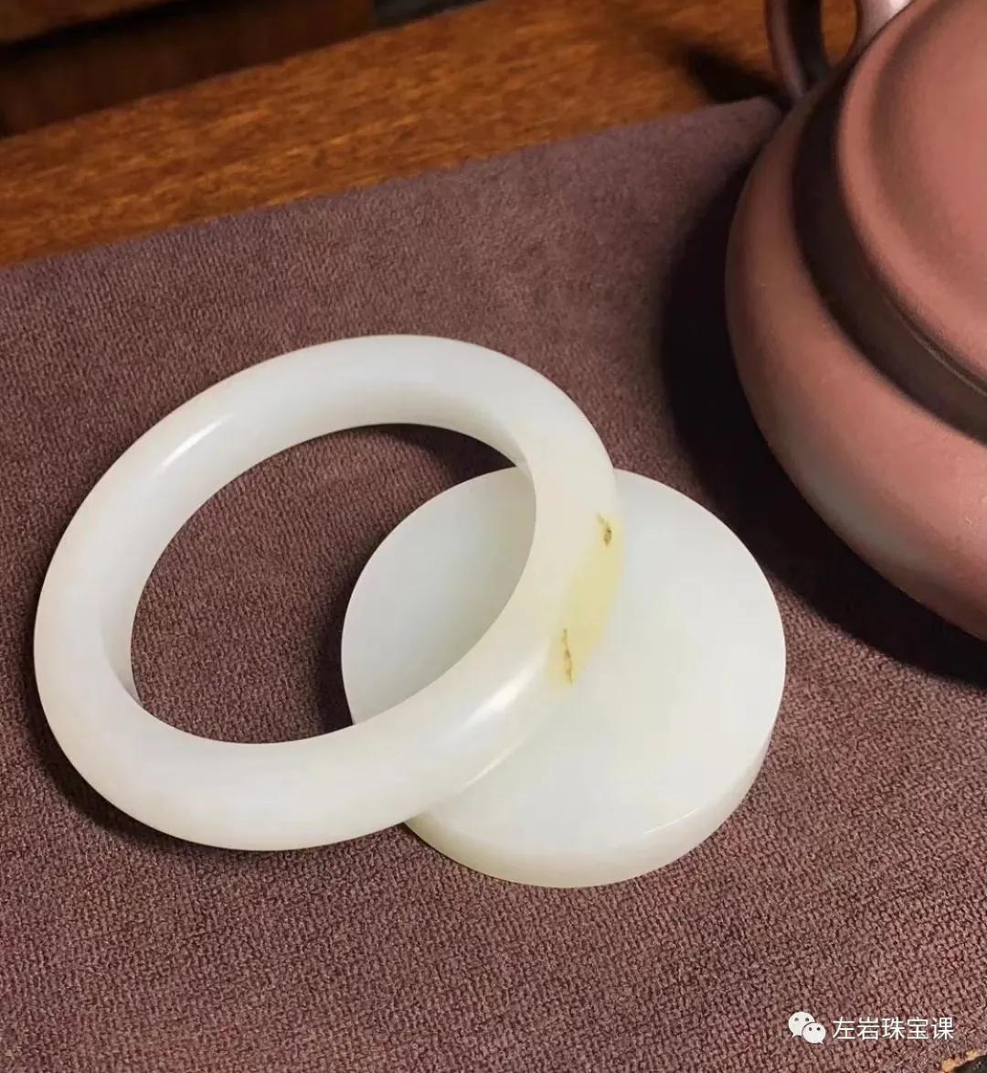 玉镯怎么挑选适合自己,买玉镯怎么选才正确