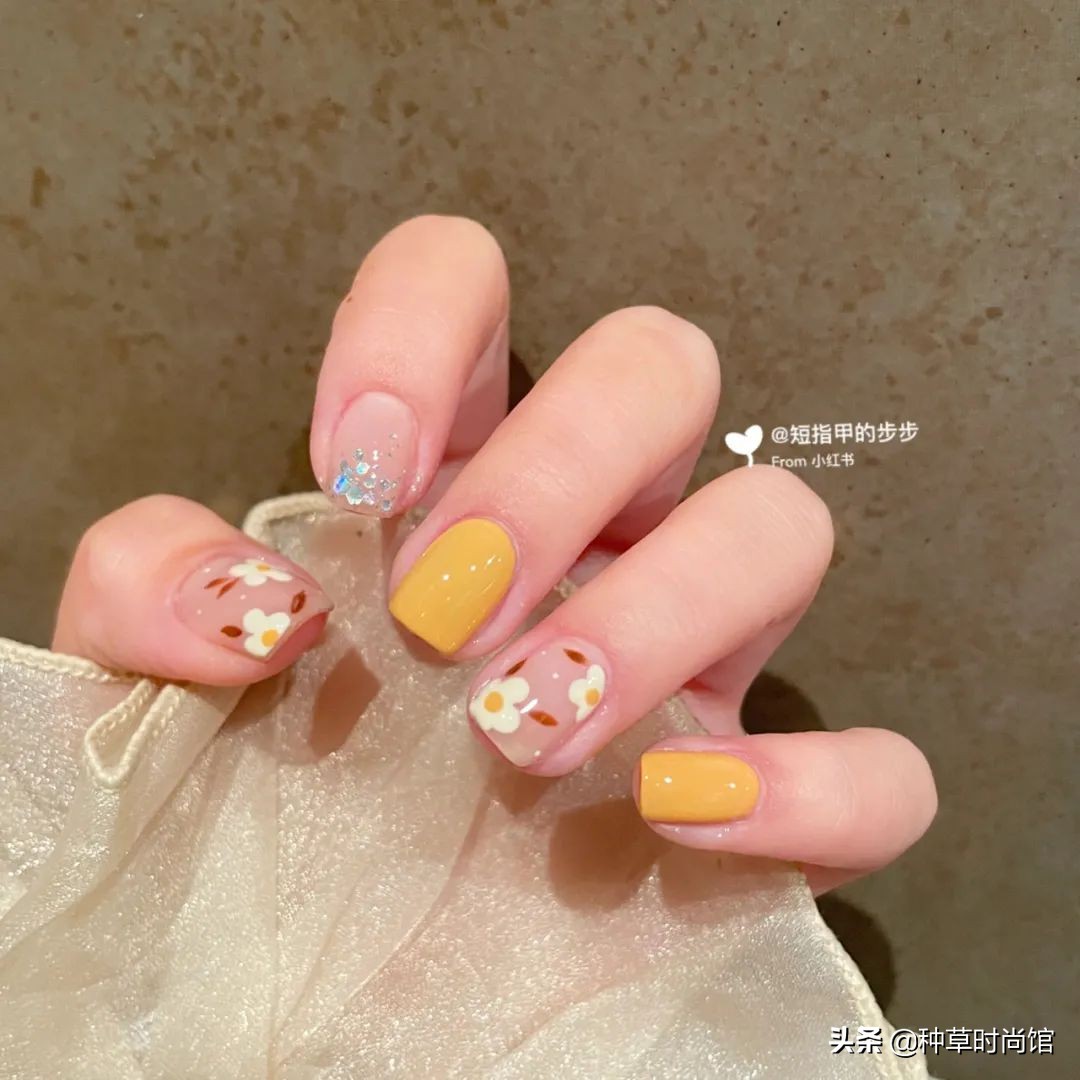 秋冬超显白高级感美甲,春日美甲图片最新款百搭