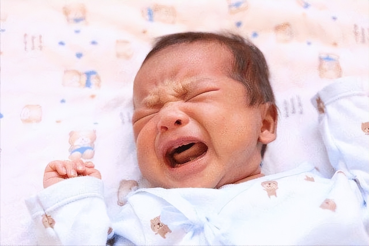 给奶瓶消毒用开水烫可以吗,婴儿奶瓶直接开水烫可以消毒吗