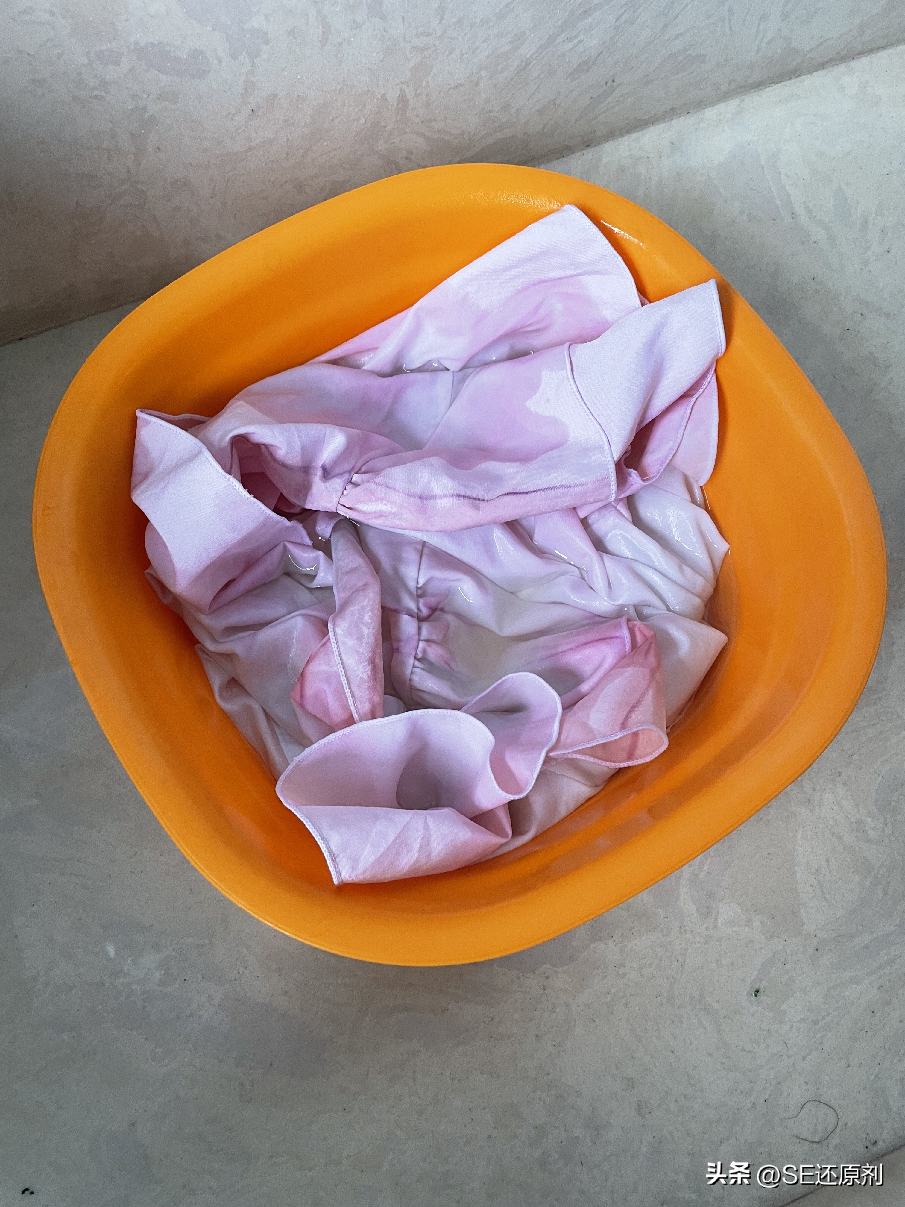 用了去斑灵衣服被染色了怎么清洗,衣服混在一起染色了怎么样清洗掉