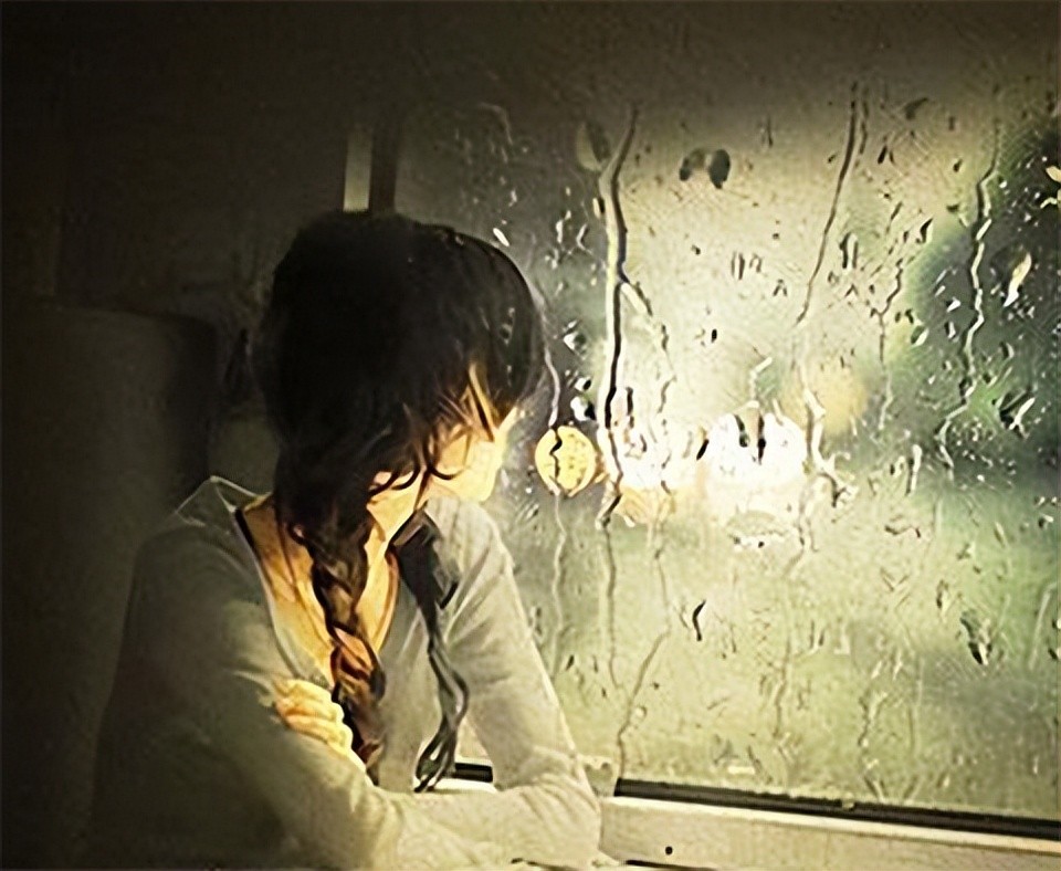 00后女生用一万块创业,00后女孩努力挣钱