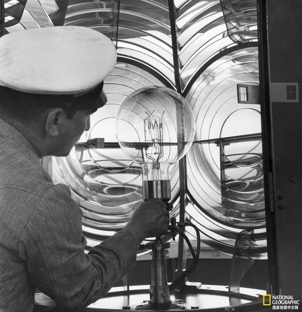 爱迪生发明白炽灯泡失败了几次,爱迪生发明耐用的白炽灯泡意义