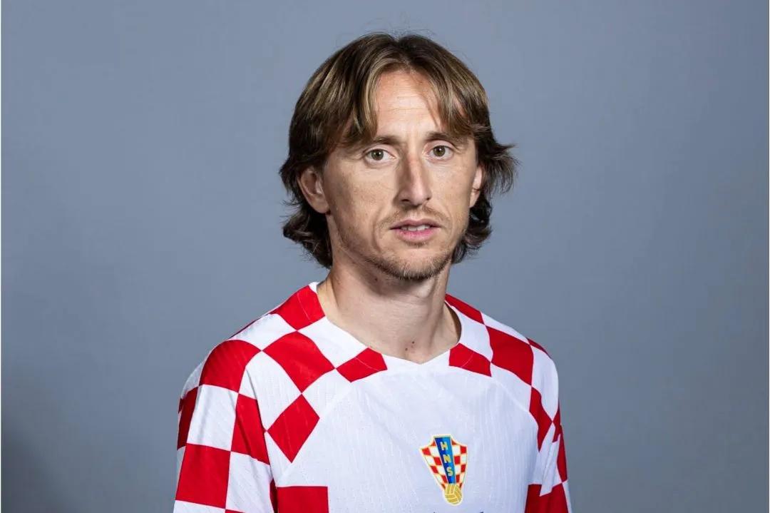 涓栫晫瓒冲潧鐜板焦鍗佸ぇ椤剁骇涓満,瓒冲潧鐜板焦绗竴涓満寰峰竷鍔冲唴