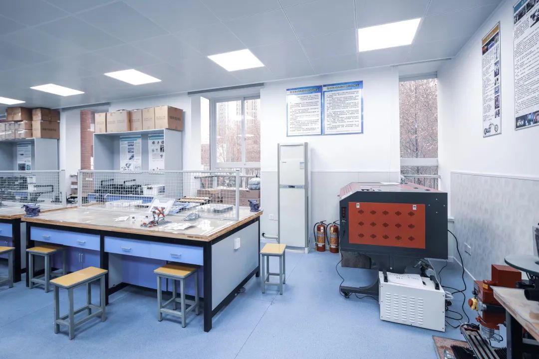 姝︽眽鐧惧勾鍚嶆牎,姝︽眽鐧惧勾楂樹腑