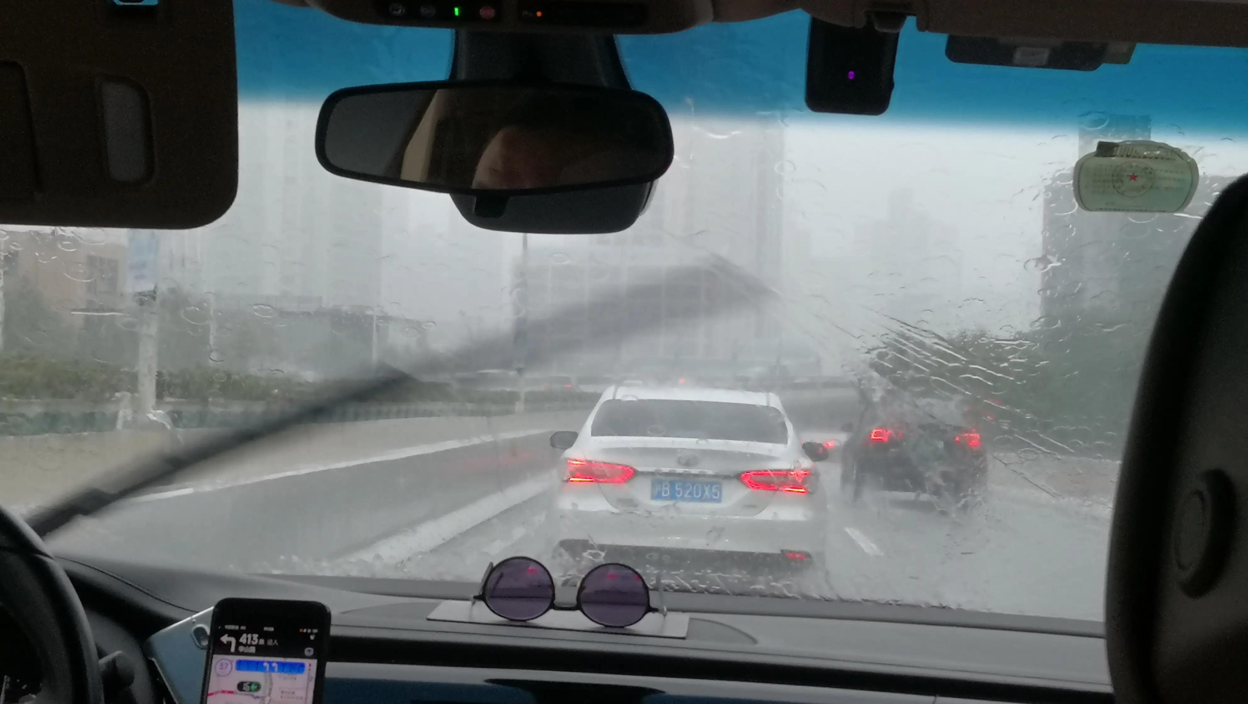 弄堂小吃、欧洲红酒，中西雅俗共赏