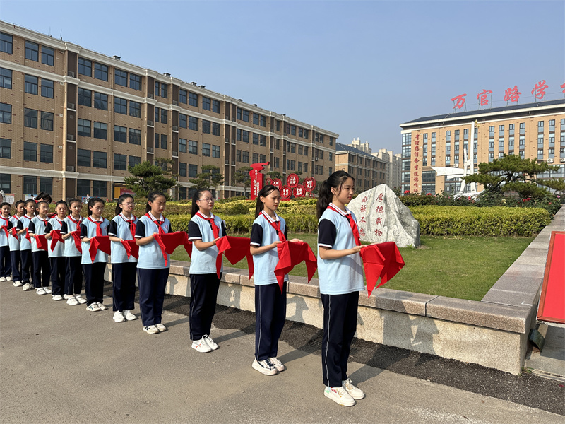 六一入队朋友圈,六一入队仪式主持词