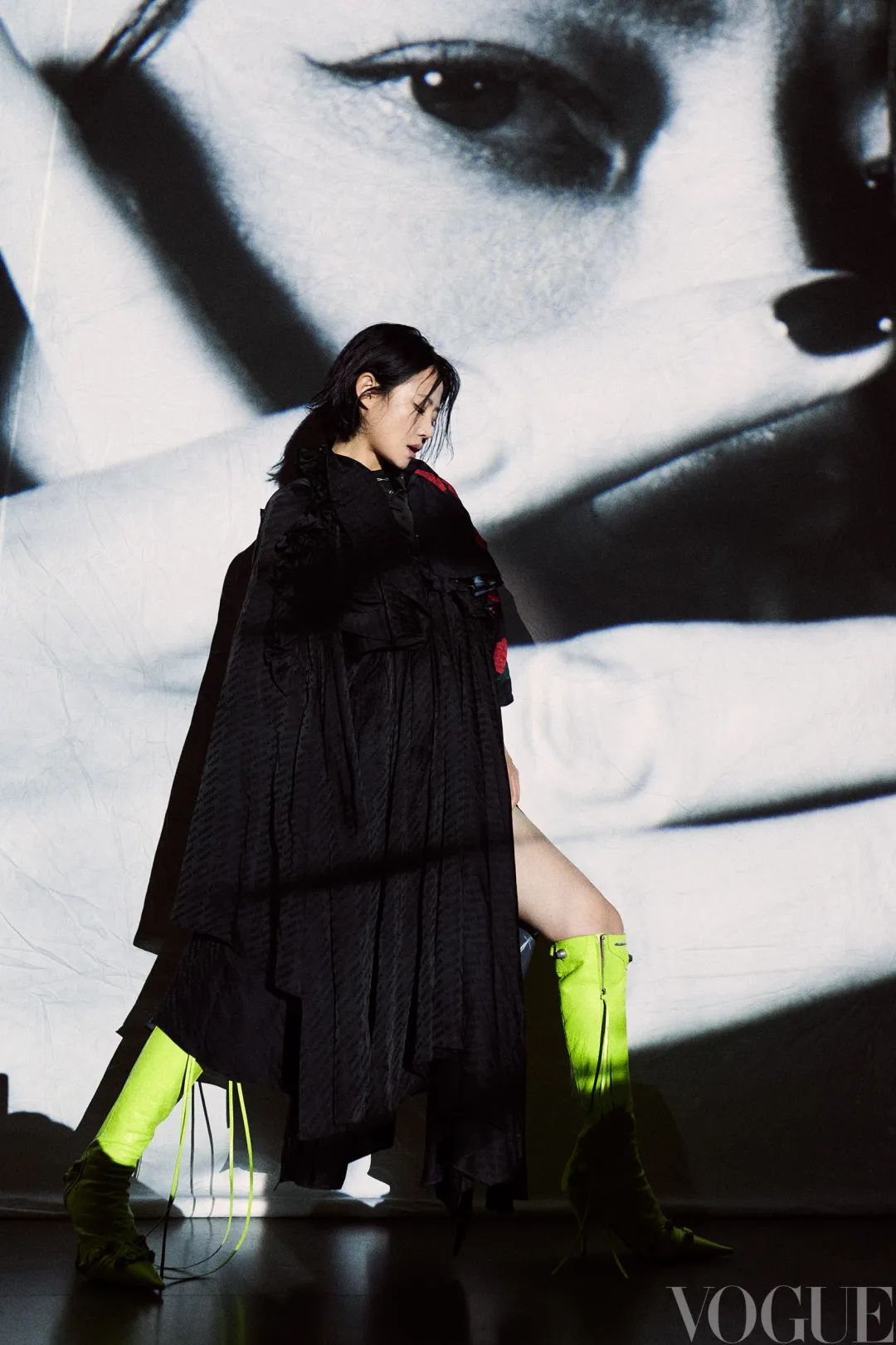 叮！我们请五条人仁科和谭卓完成了一件即兴音乐作品