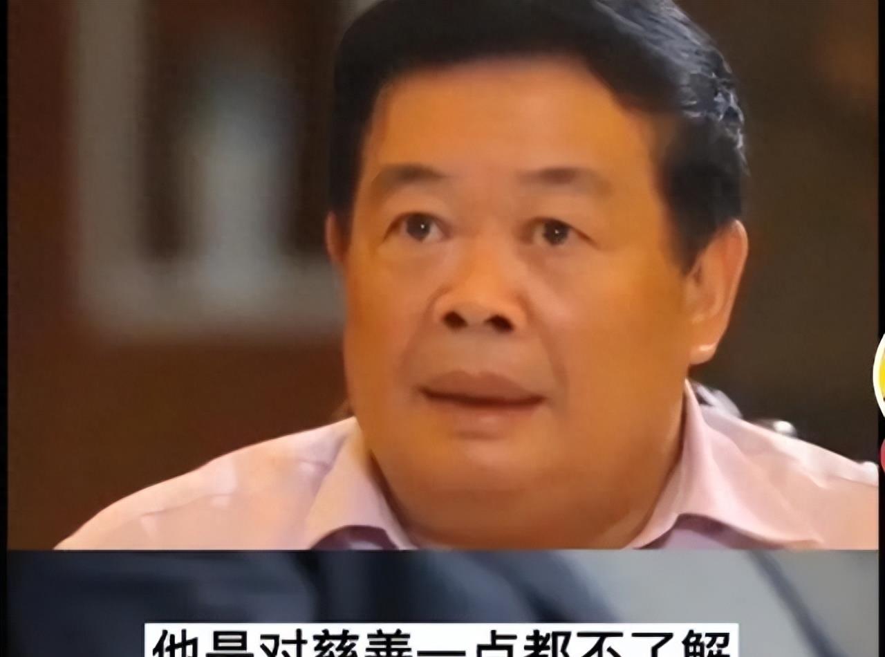 他把现金堆成山，高调捐款20亿后“消失”，如今出现在家种地？