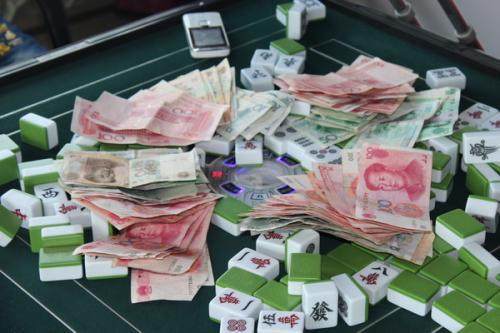 女子赌博被哥哥打,赌博输钱被哥哥暴打