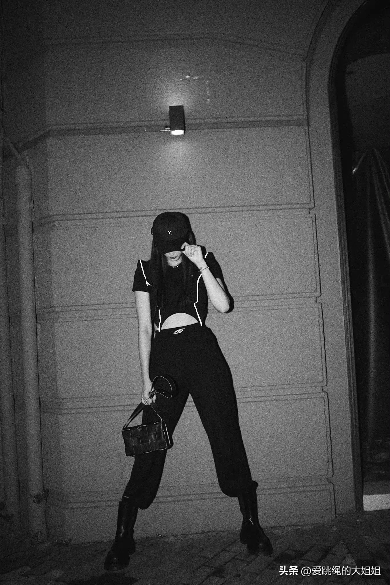 最美门将赵丽娜现身绿茵场,女足最美守门员赵丽娜