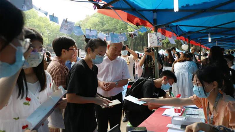 男孩读四年武汉大学竟没被录取,上四年大学没被武汉大学录取