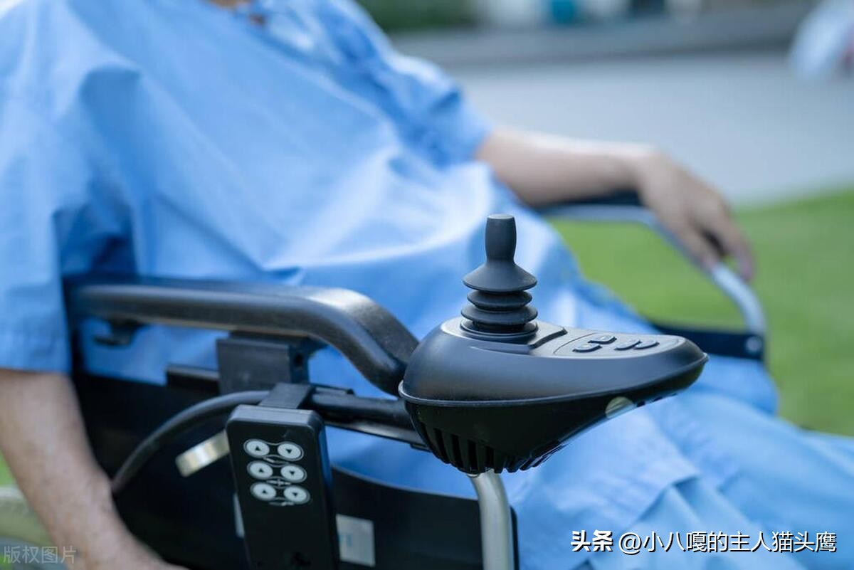 老年人电动轮椅哪个牌子好,老年人使用电动轮椅的安全性研究