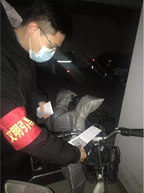 助力电动车上牌倡导居民文明出行,街道办事处电动车专项整治