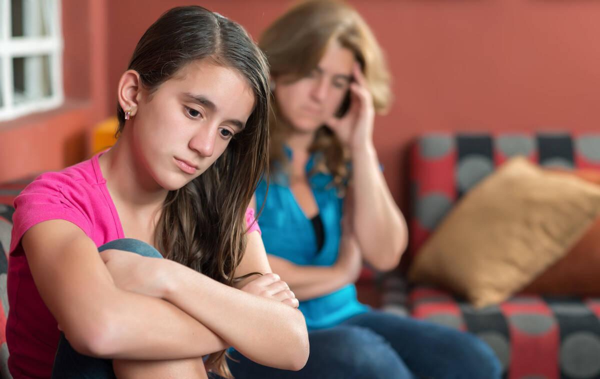 女孩首次“例假”黄金年龄是几岁？为了孩子，家长早了解有好处