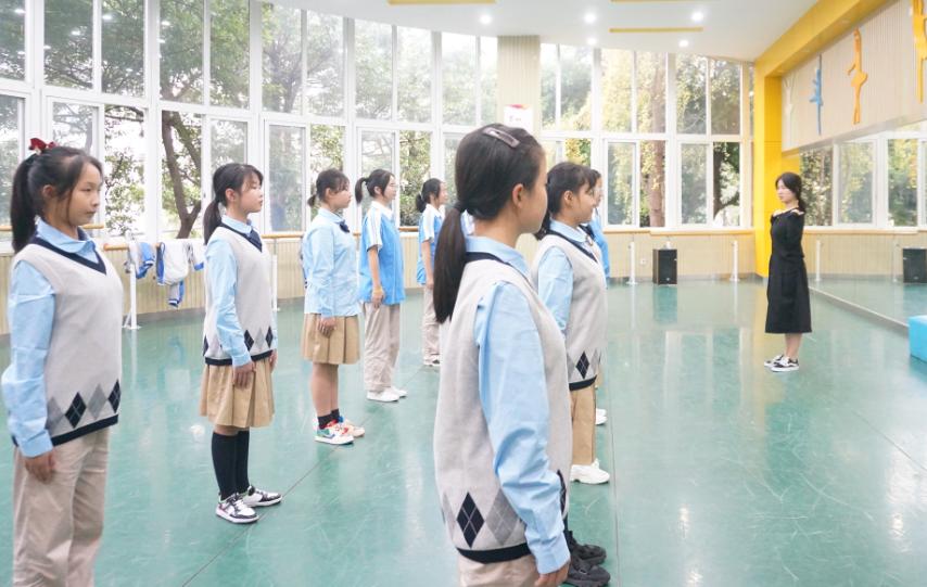 争分夺秒,抢课程!师大实外选修课,藏着孩子们的世界和未来