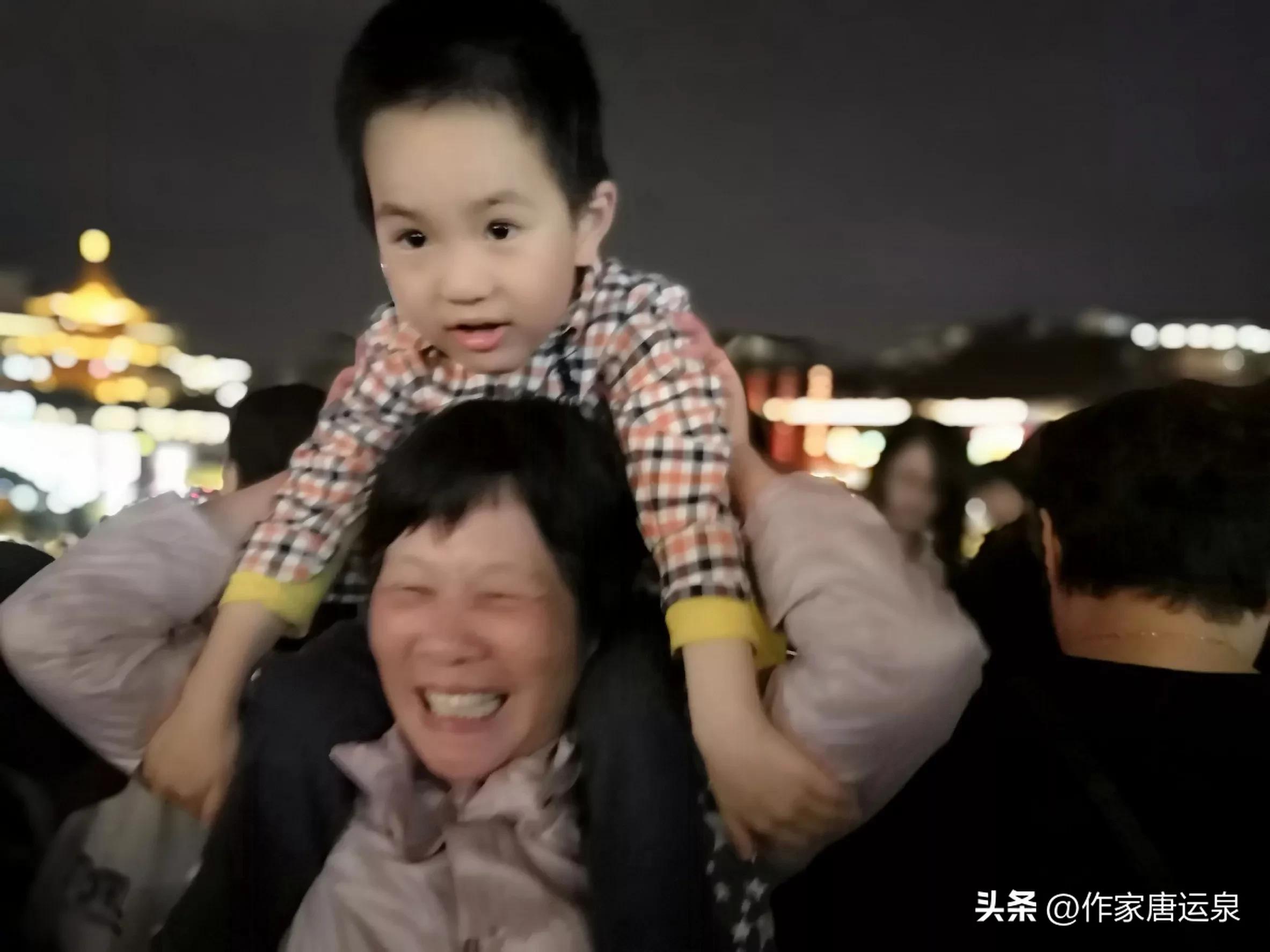 一桥飞架南北天堑变通途是哪一桥,一桥飞架南北天堑变通途是谁的诗