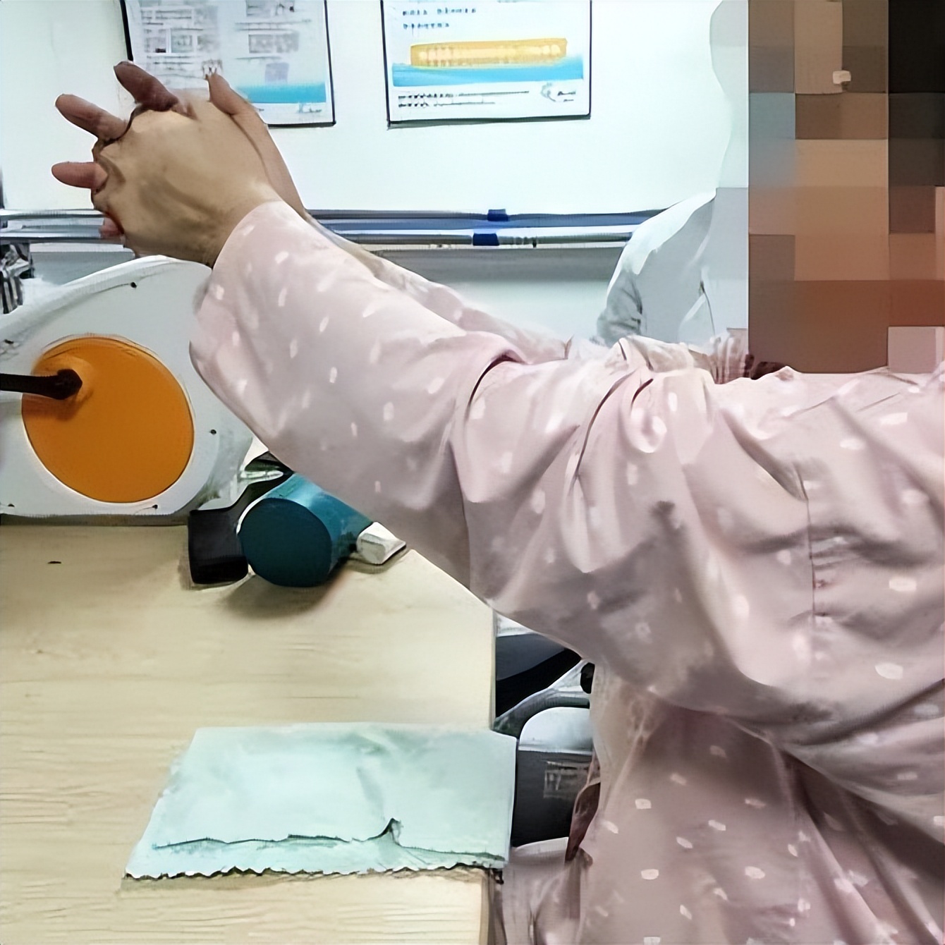 偏瘫手快速恢复的方法和动作,偏瘫手胳膊康复训练最佳方法