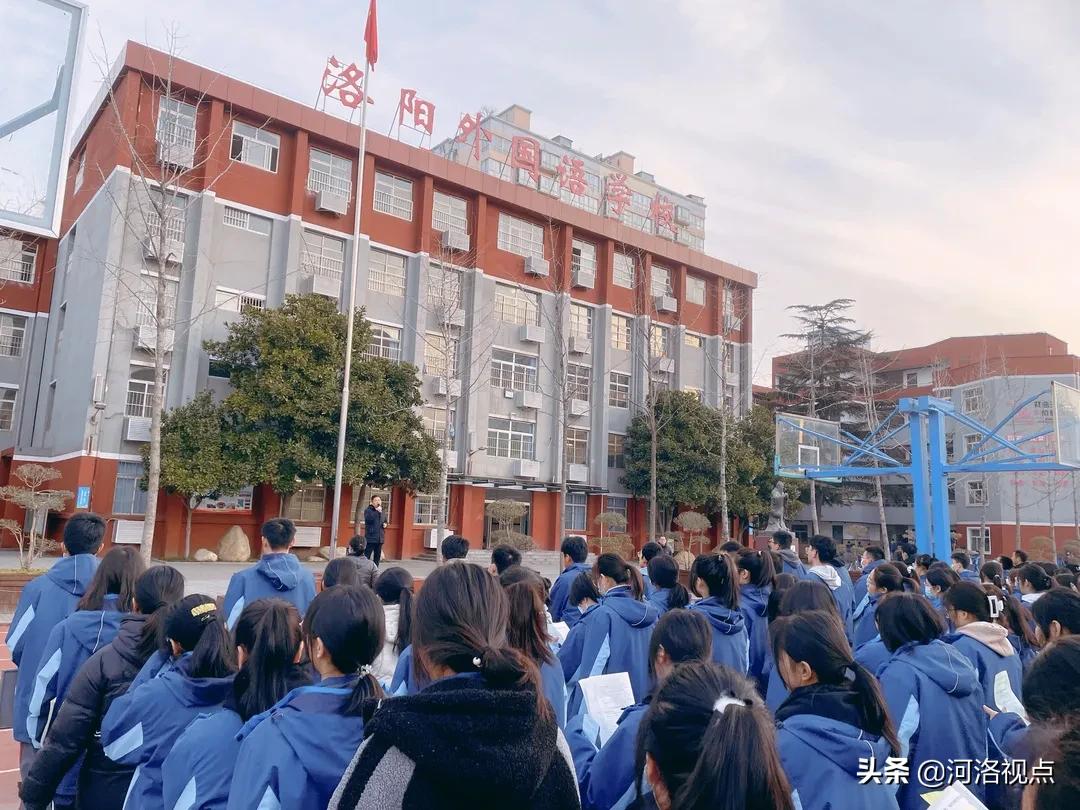 弘扬女足精神勇于拼搏争先,王珊珊女足教练李海燕