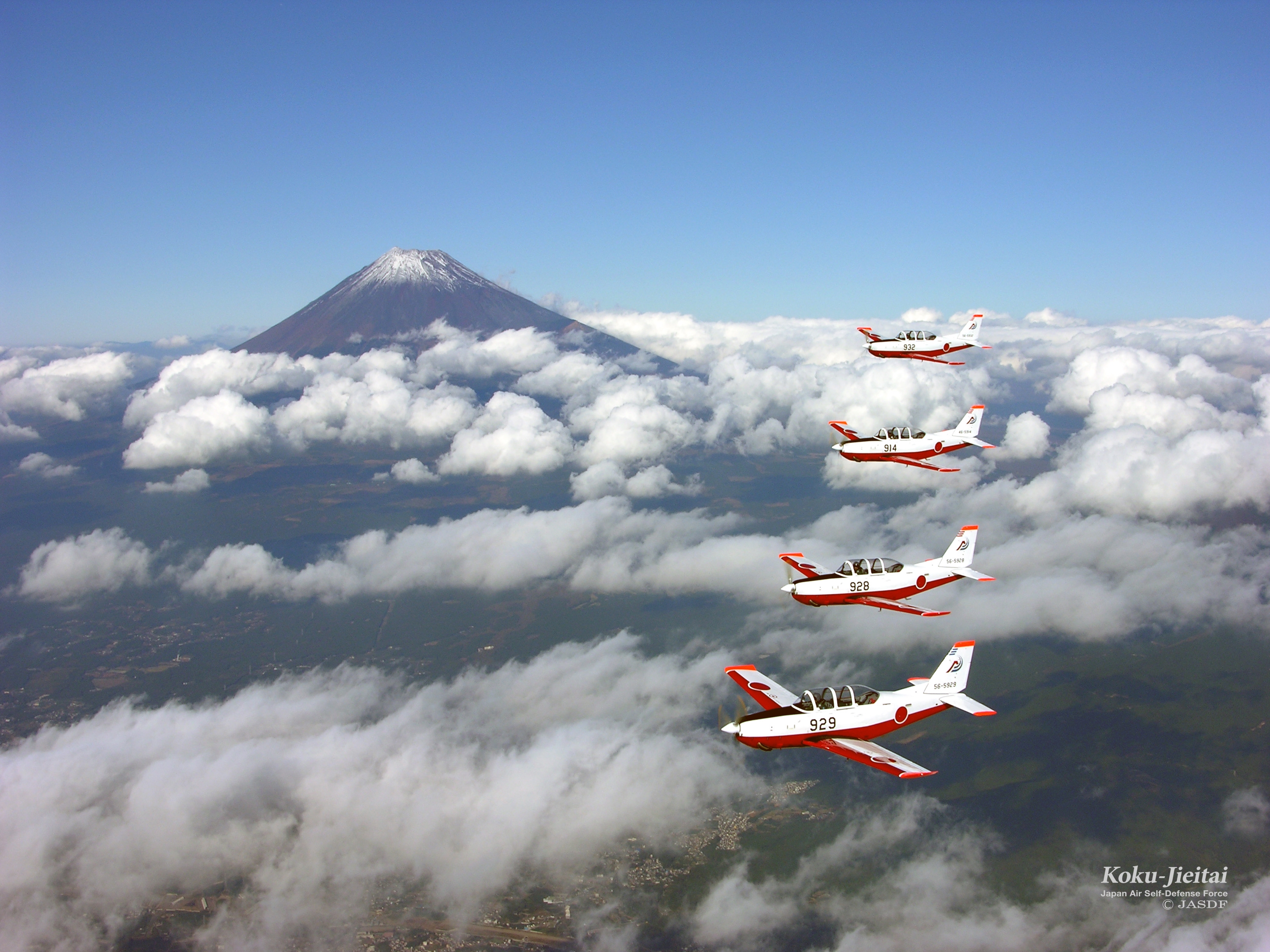 日本空中自卫队战斗机训练视频,日本富士直升机
