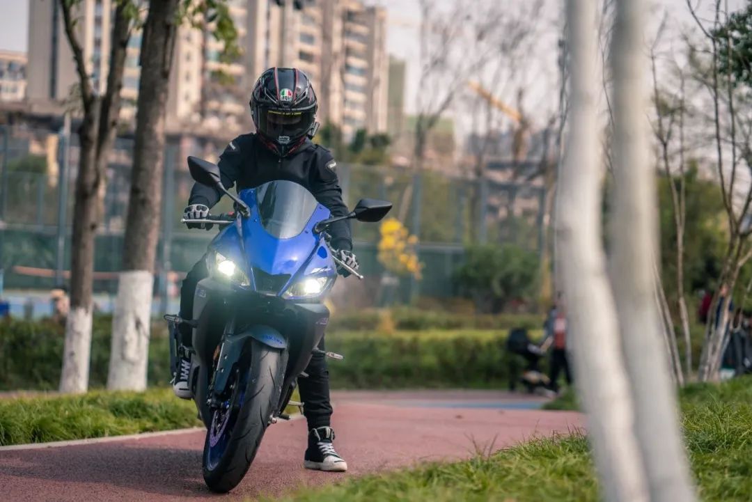 新款雅马哈yzfr3怎么样,雅马哈YZF-R25测评