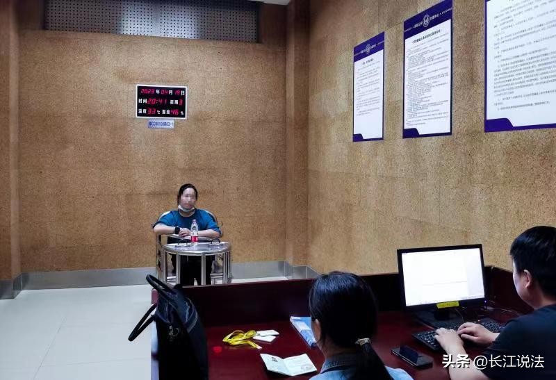 十堰警方捣毁一电诈窝点15人被抓,十堰警方成功捣毁一赌博窝点