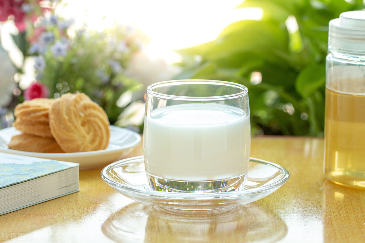 蒙牛伊利是不是区别对待消费者,同价位的伊利和蒙牛哪个好