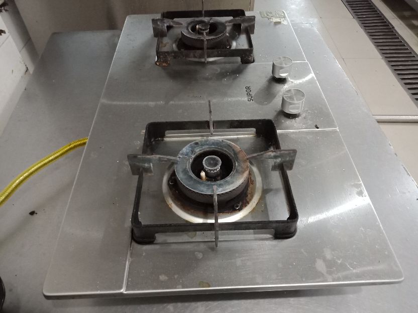 家里买燃气灶时别乱买，选不好就会中商家圈套，现在知道还不迟