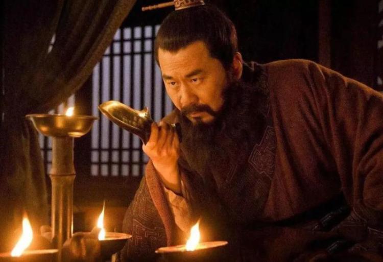 荀彧和曹操形同陌路,荀攸和荀彧的关系