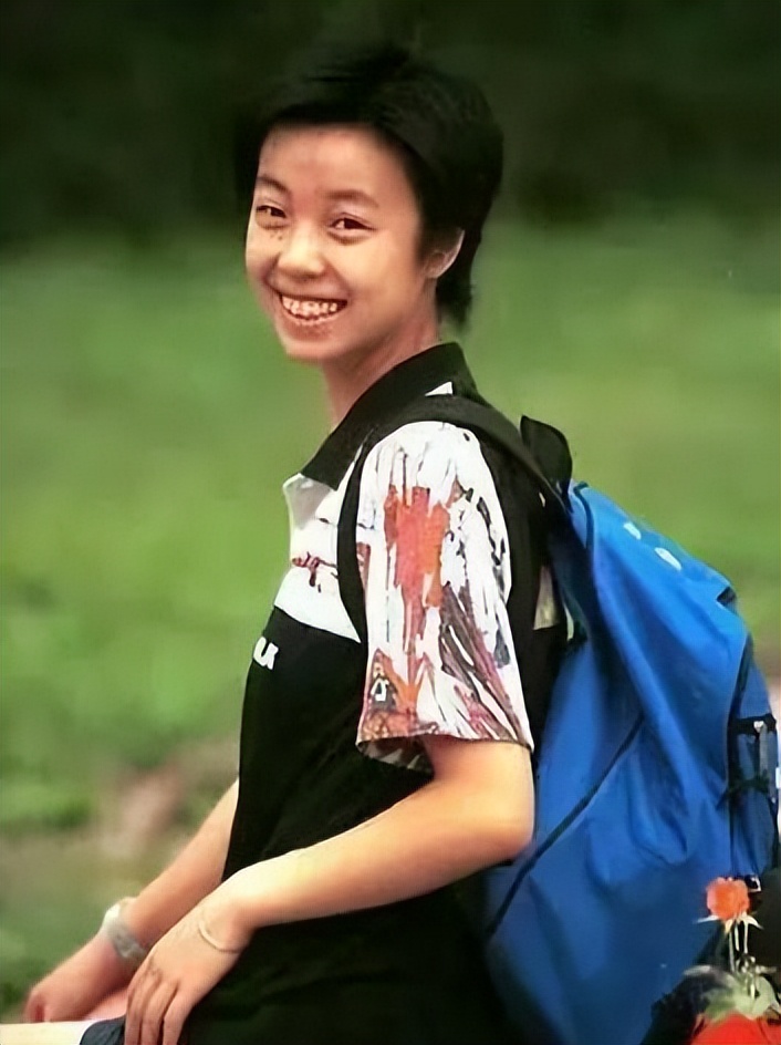 她是世界女乒第一人,大20岁老公与袁立同居12年,转身把她宠上天